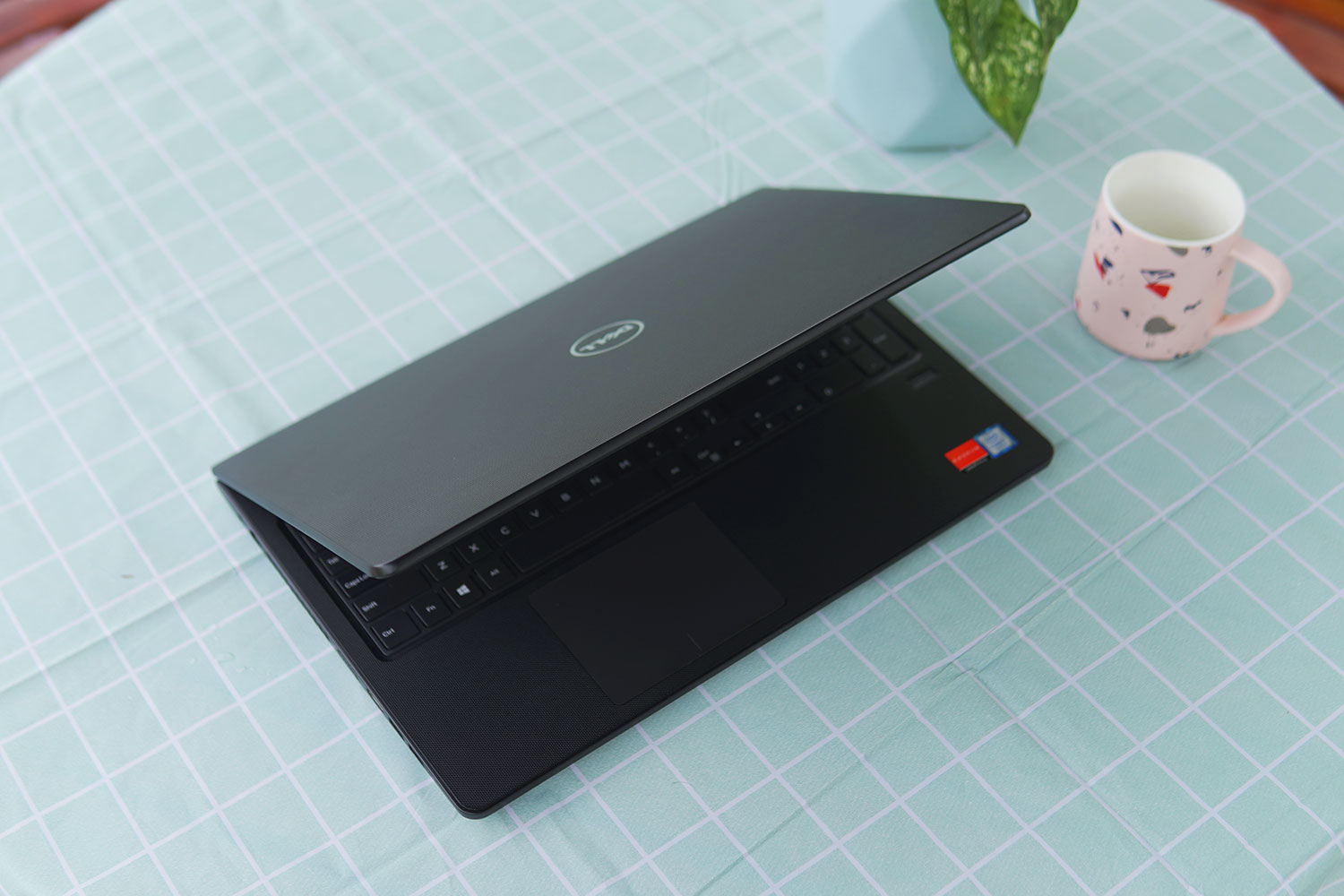Laptop Dell Vostro 3568 i7-7500U/ 8GB/ 256GB SSD/ AMD Radeon R5 M420 ...